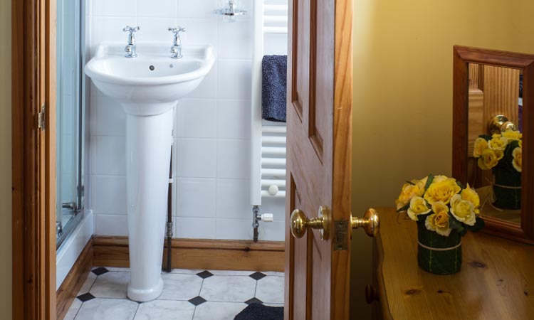 Cottage 41 bathroom