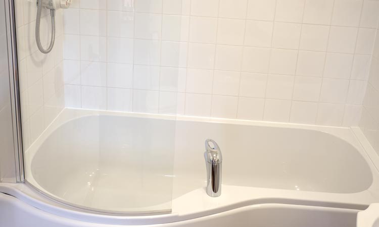 Bath with shower of Cottage 42